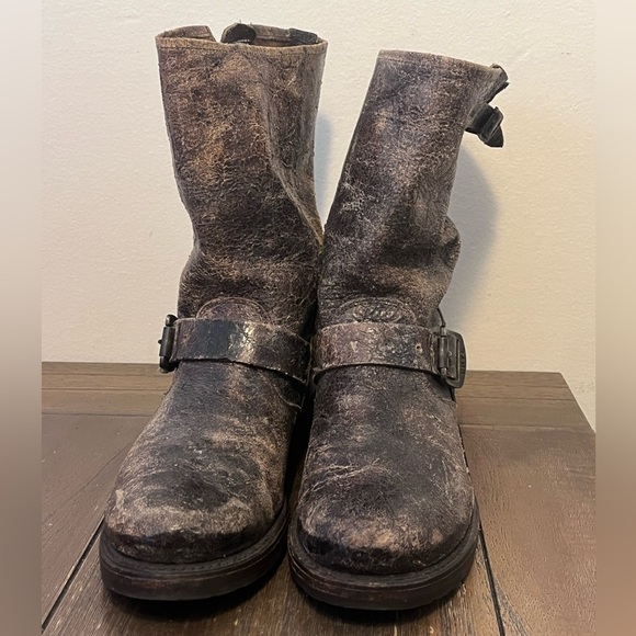 Frye Veronica Engineer Crackled Boots Womens size 7.5 - Picture 2 of 11